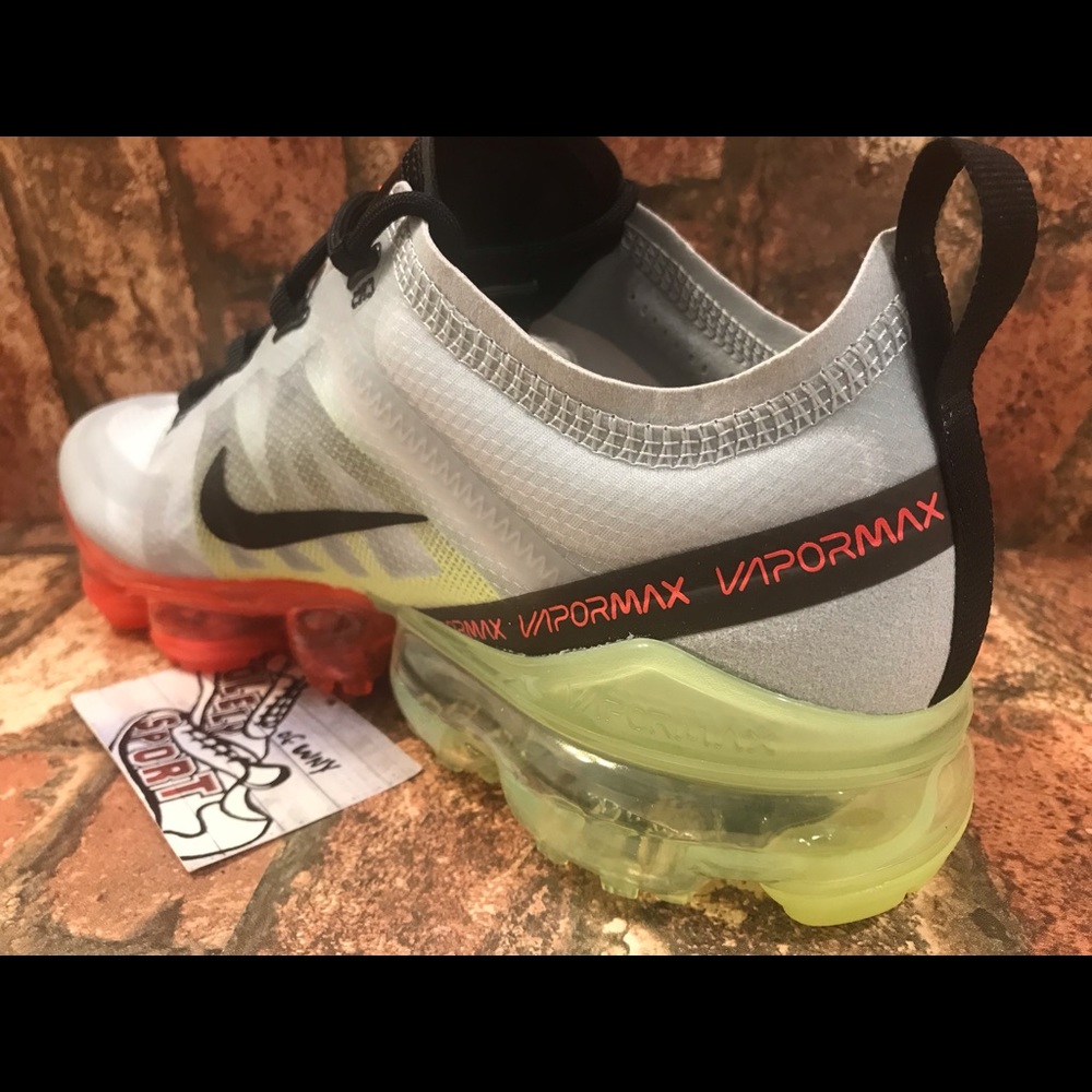 NEW Nike Air Vapormax 2019 Volt Running Flyknit - Picture 7 of 8